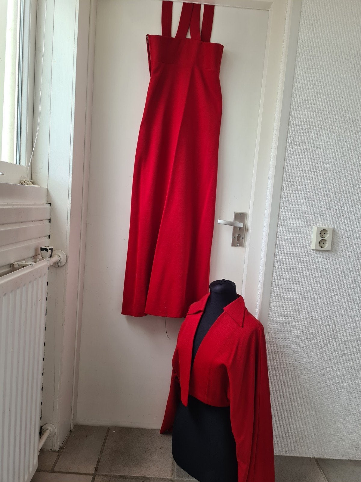 Rode galajurk met bijpassend bolero jasje, Maat 38/40 (M), Ophalen of Verzenden, Onbekend, Zo goed als nieuw