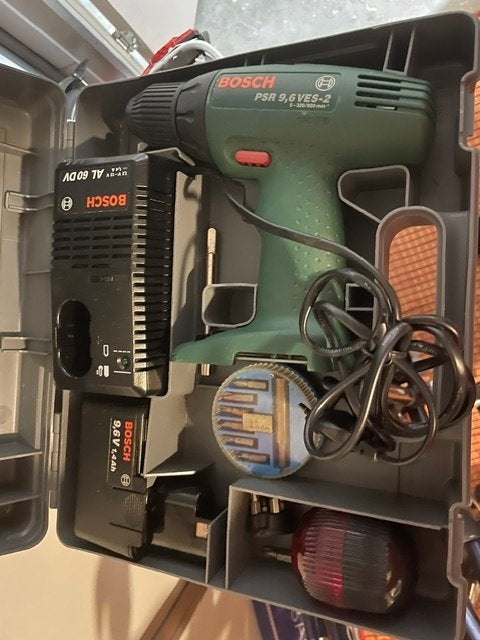 Bosch PSR 9,6VES-2 Accuboormachine met lader en accessoires, Ophalen, Zo goed als nieuw