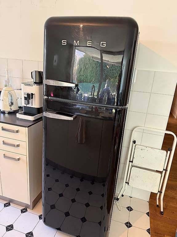 Smeg koelvriescombi Black fab 30, Witgoed en Apparatuur, Koelkasten en IJskasten, 200 liter of meer, 60 cm of meer, Refurbished