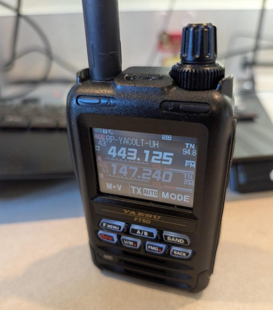Yaesu FT-5DR, 15 km of meer, Ophalen of Verzenden, Zo goed als nieuw, Portofoon of Walkie-talkie