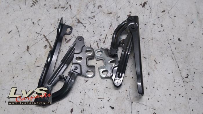 Motorkap Scharnier van een Opel Corsa, Gebruikt, -, -, Opel
