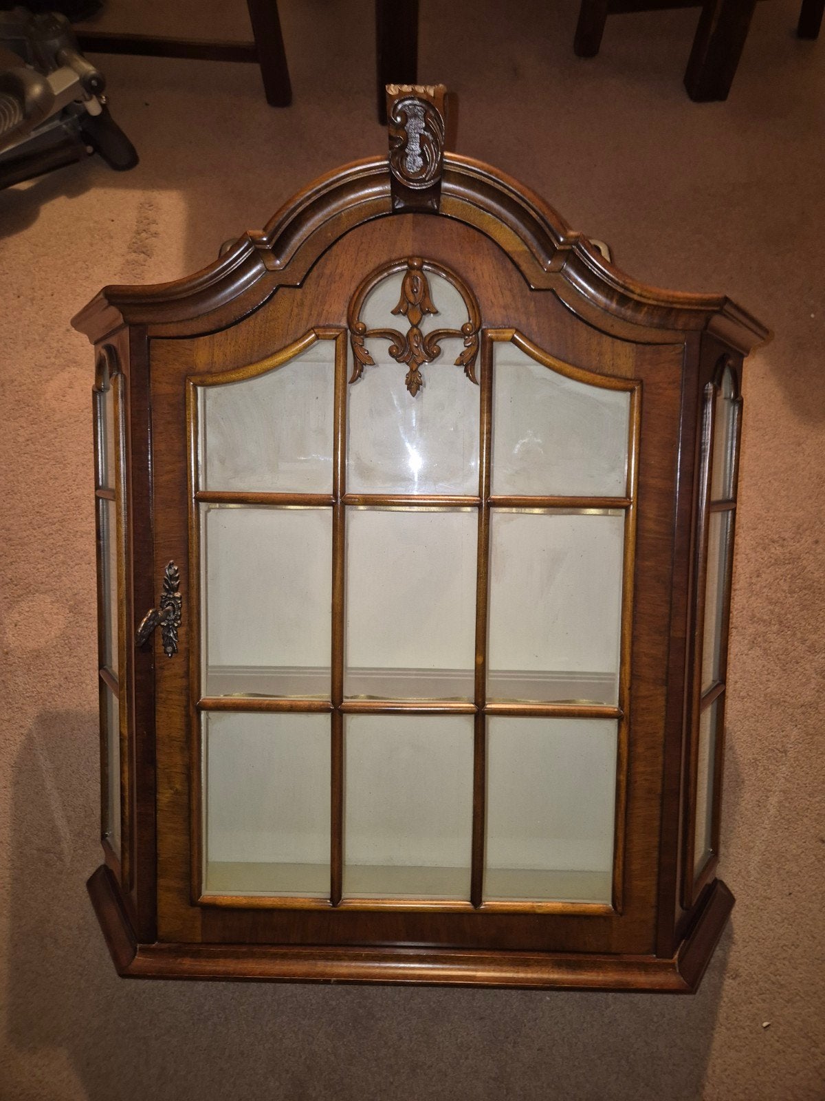 Mooi klassiek wortelnoten wandvitrinekastje / hangkastje, Ophalen, 50 tot 100 cm, Glas, Minder dan 100 cm