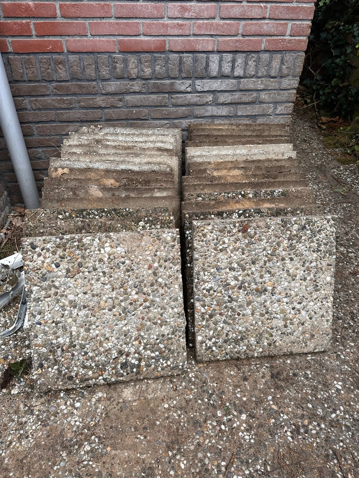 Gratis grindtegels, betontegels,  50x50cm - ca. 75 stuks, Ophalen, Gebruikt, 10 m² of meer, Grind