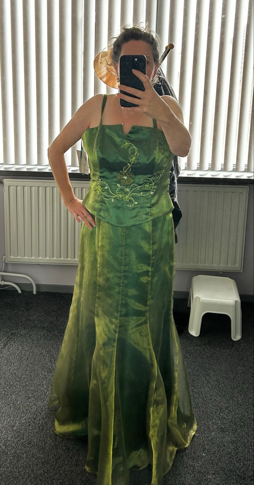 D.M Fashion Groene Avondjurk gala jurk Borduurwerk groen, Maat 38/40 (M), Nieuw, Ophalen of Verzenden, Onder de knie