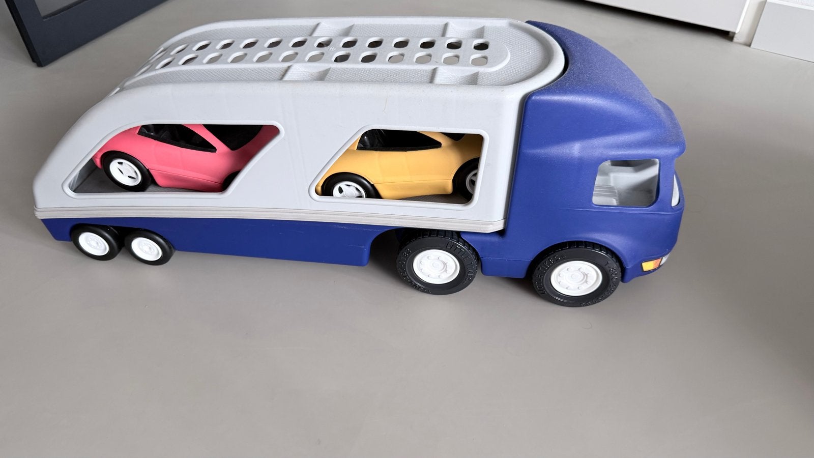 Little Tikes vrachtwagen met auto's - Zo goed als nieuw, Kinderen en Baby's, Speelgoed | Speelgoedvoertuigen, Ophalen, Zo goed als nieuw