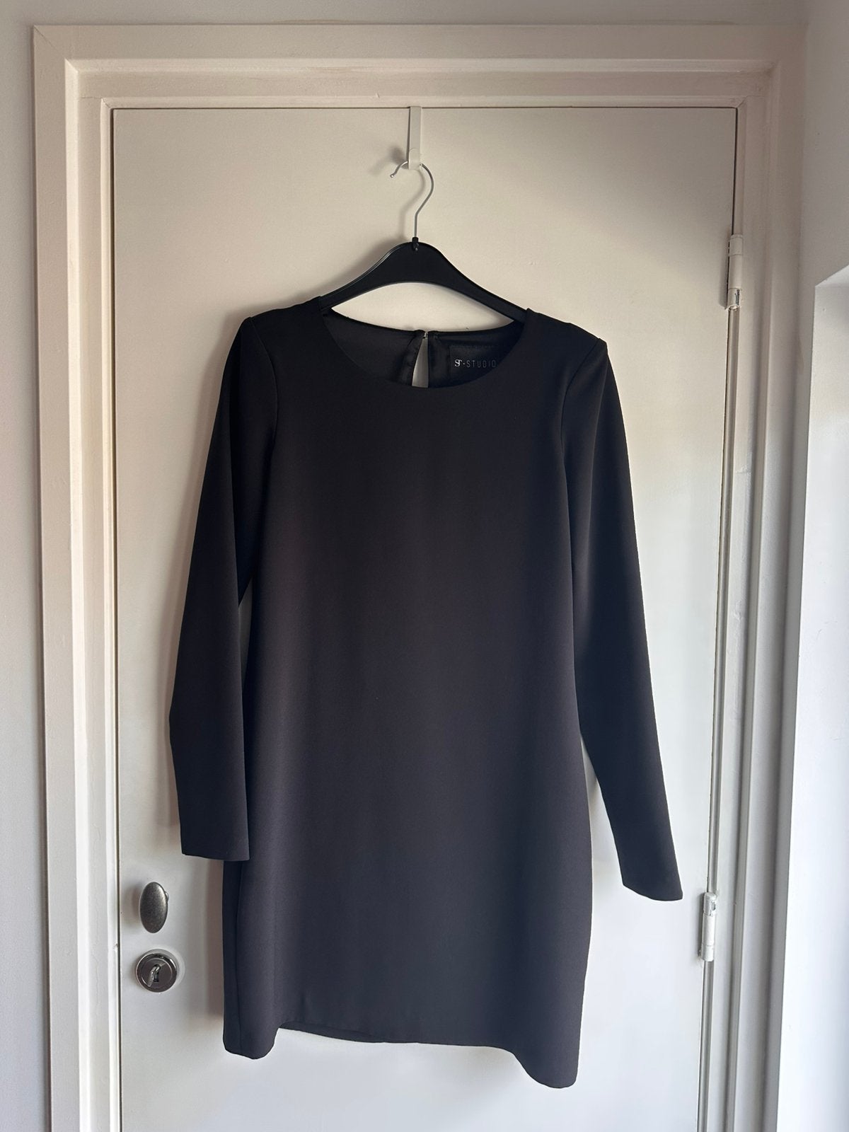 ST. Studio (SuperTrash) - tailored black dress - maat 38, Kleding | Dames, Maat 38/40 (M), Zwart, Ophalen of Verzenden, Zo goed als nieuw
