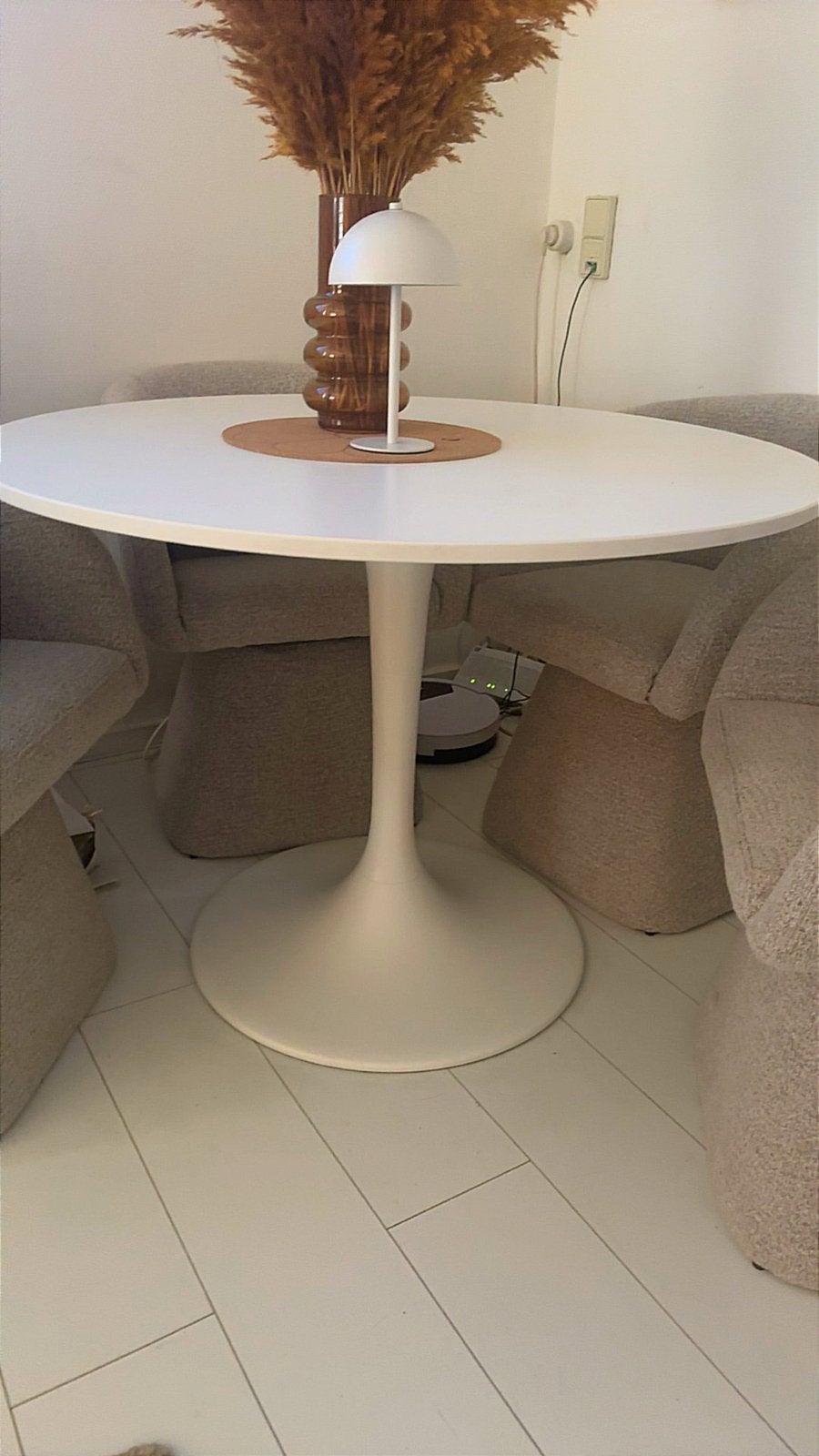 Moderne witte eetkamertafel - Rond design, Huis en Inrichting, Tafels | Eettafels, Zo goed als nieuw, 100 tot 150 cm, Vier personen