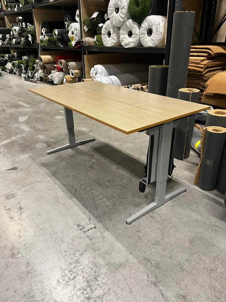 In hoogte verstelbaar bureau – 180x90 cm – €15 p/st, Ophalen, 90 cm, Gebruikt, 180 cm
