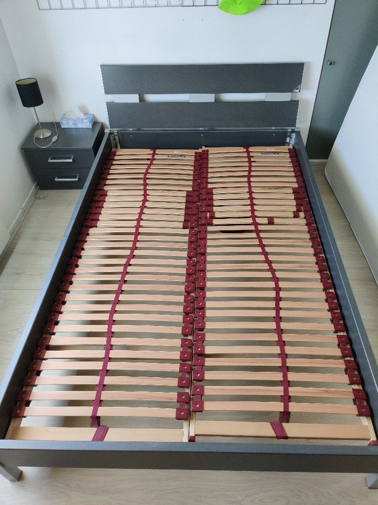 Bedframe (140 x 220), Ophalen, 140 cm, Zo goed als nieuw, Twijfelaar