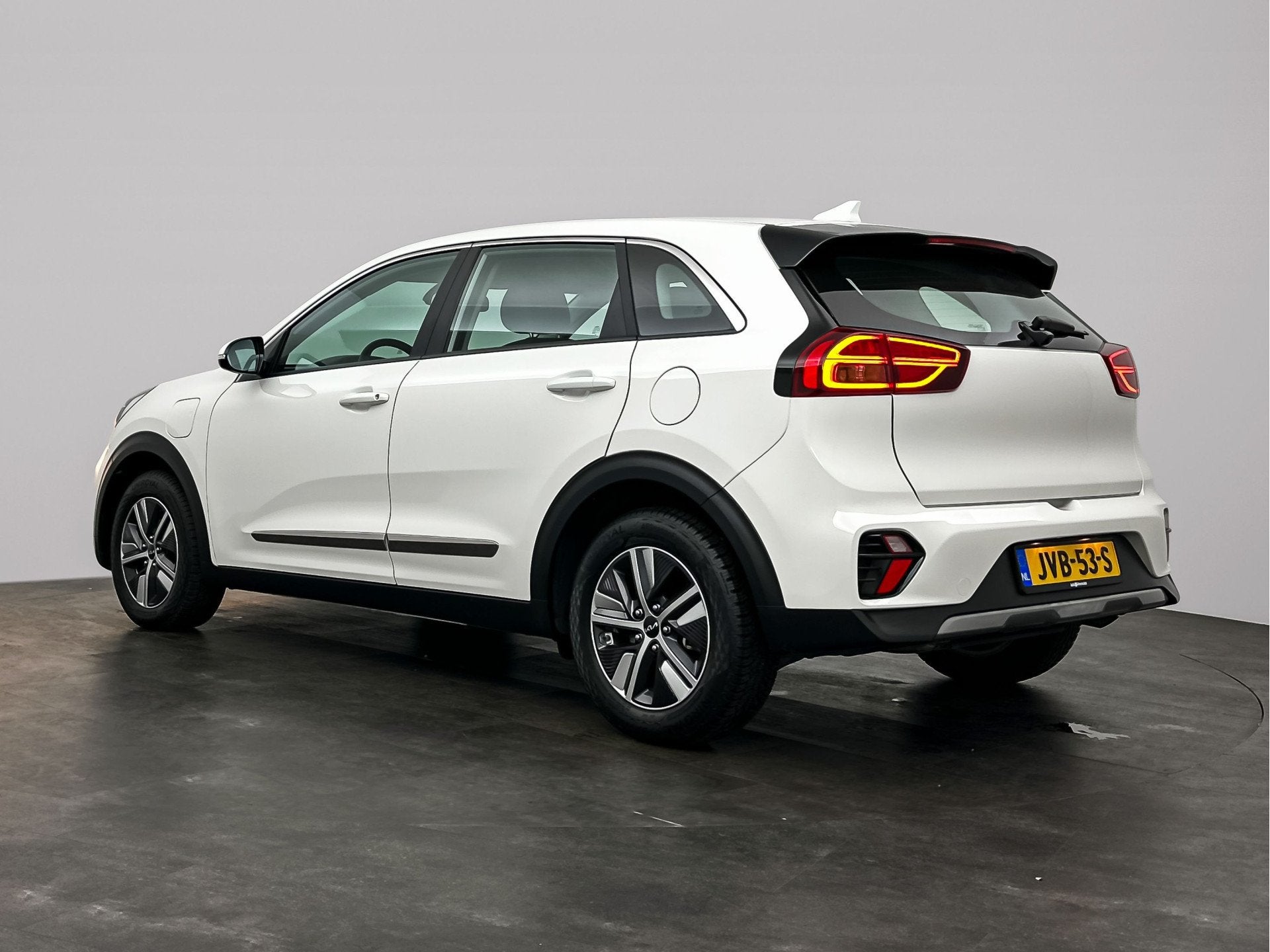 Foto 2 van Kia Niro 1.6 GDi PHEV DynamicLine (bj 2022, automaat)