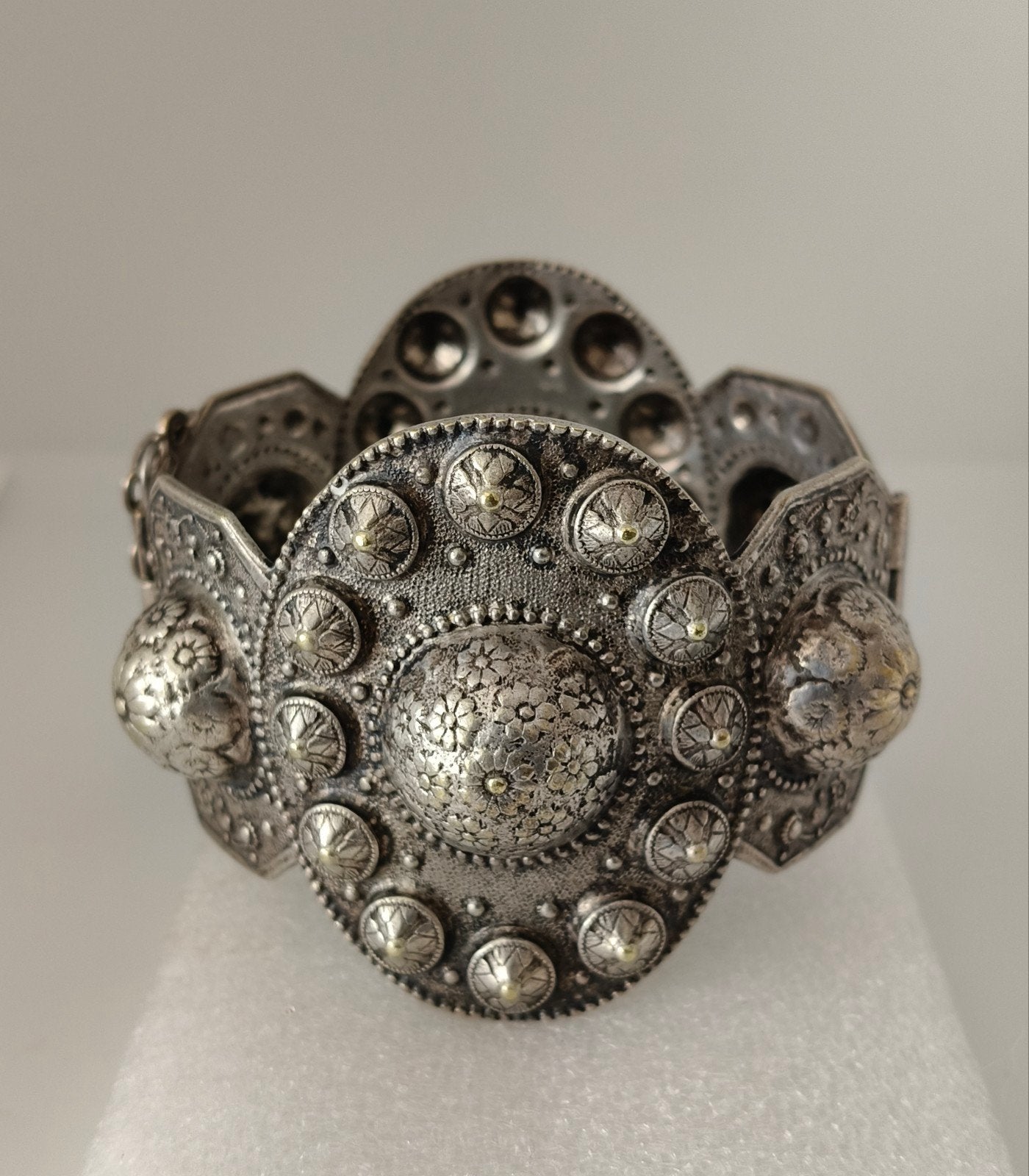 Antieke Zilveren 835 Armband met Bolle Rozetten, Ophalen of Verzenden, Gebruikt, Zilver, Zilver
