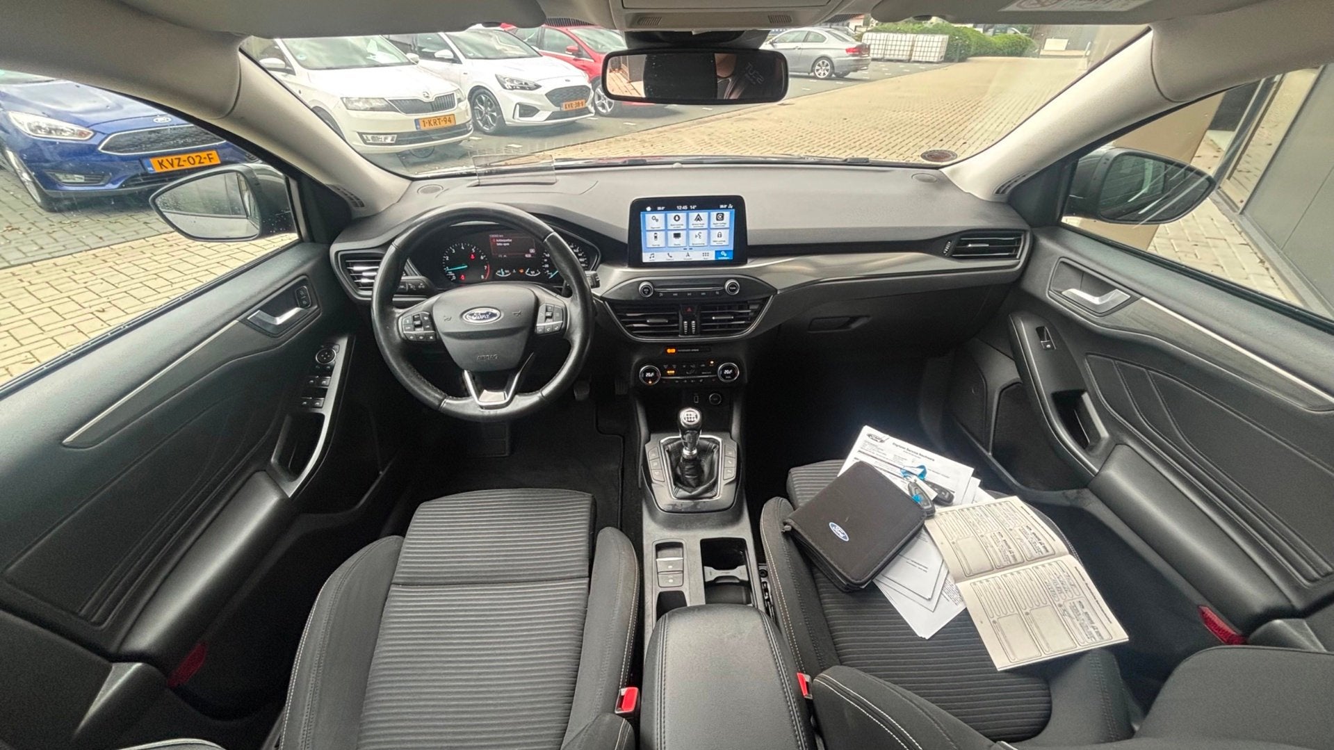 Ford Focus 125pk Titanium Business FULL LED | HUD | 17INCH |, Dealer onderhouden, Zwart, Origineel Nederlands, Bedrijf