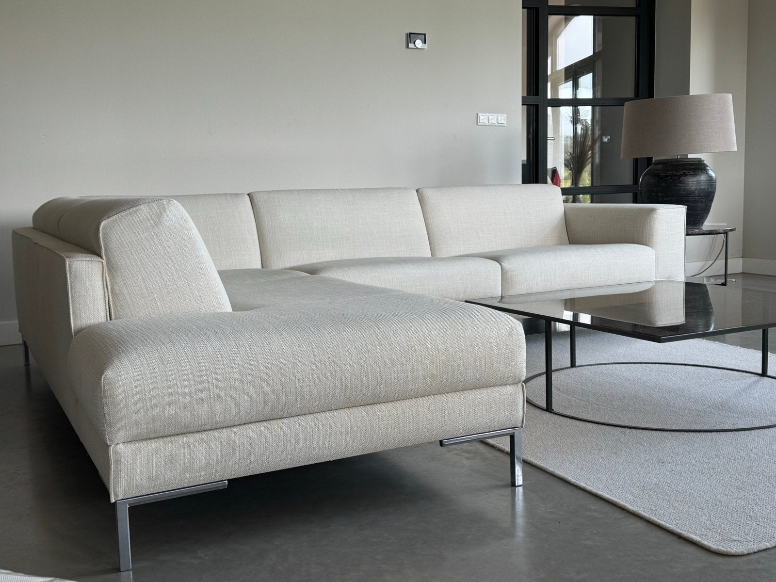 Design on Stock Aikon Lounge Hoekbank | Parelwit | Topstaat, 250 tot 300 cm, Hoekbank, Ophalen of Verzenden, Zo goed als nieuw