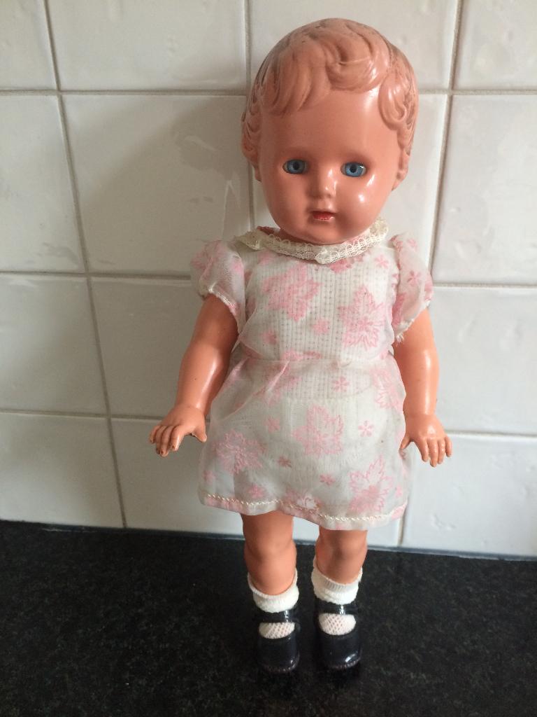 Juwel pop -  compleet met outfit, Ophalen of Verzenden, Zo goed als nieuw, Pop