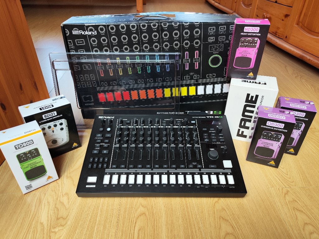 Roland TR-8S + decksaver + pedals + toebehoren, Ophalen of Verzenden, Zo goed als nieuw, Roland