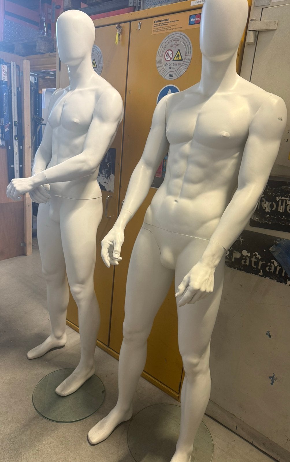 Etalage Poppen, Ophalen