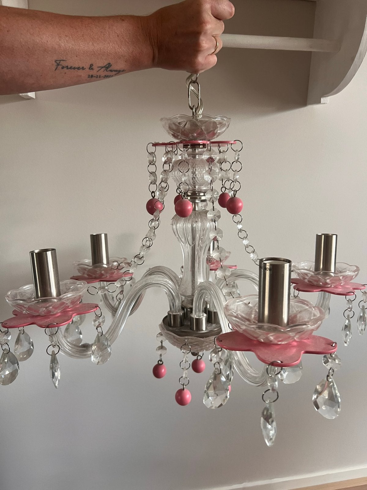 Roze kroonluchter met kristallen en glazen details, Huis en Inrichting, Lampen | Kroonluchters, Ophalen, Gebruikt, Glas