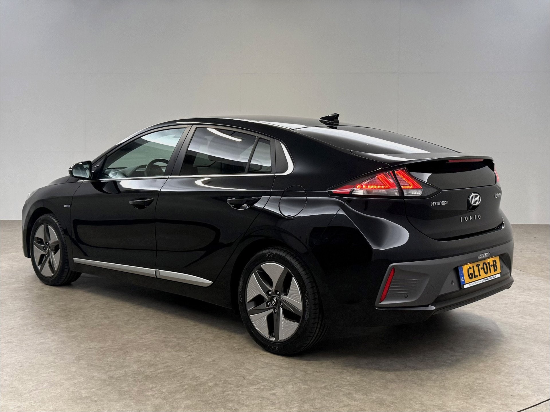 Hyundai IONIQ 1.6 GDi | Virtual | Infinity Audio | Camera |, Auto's, Stof, Gebruikt, Zwart, IONIQ