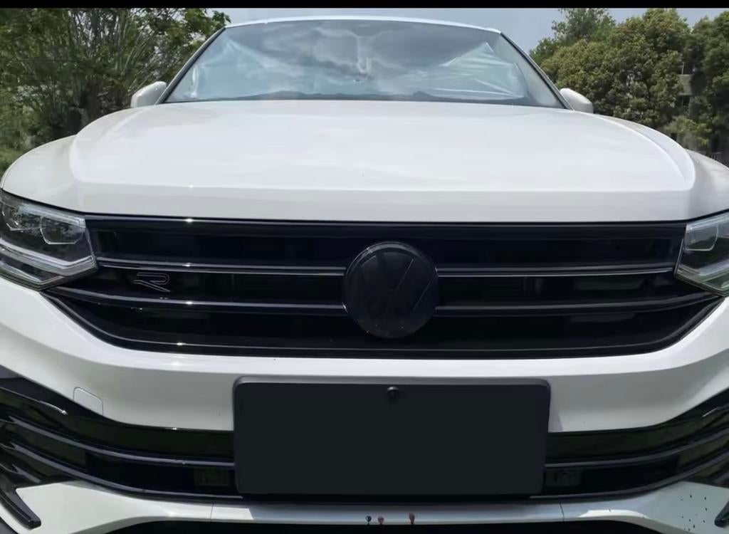 Nieuw Zwarte VW emblemen voor en achter Tiguan 21 - 24, Ophalen of Verzenden, Nieuw, Voor, Spatbord