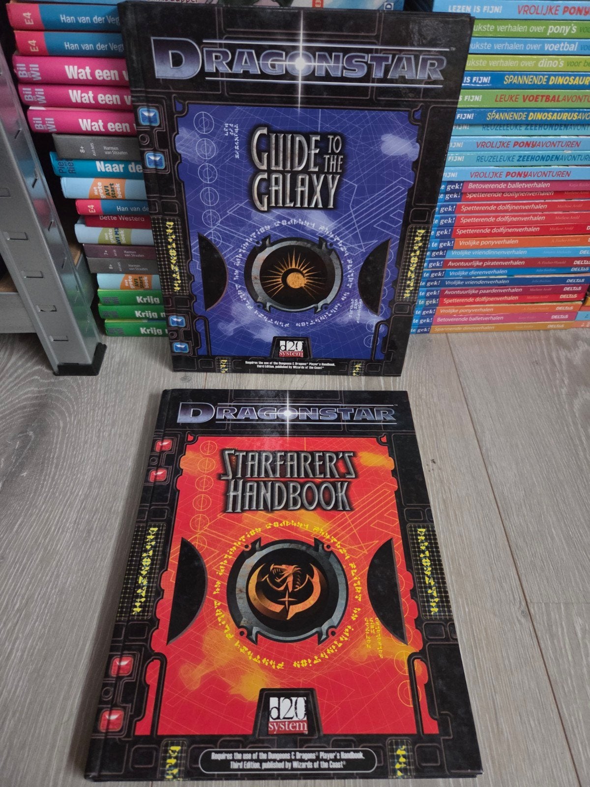 2x Dragonstar - Guide to the Galaxy + Starfarer's handbook, Ophalen of Verzenden, Zo goed als nieuw, Overige onderwerpen
