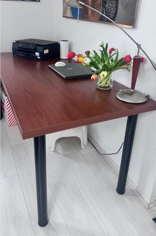 Ruim bureau met donkerbruin blad en zwarte poten, Ophalen, Gebruikt, Hout, Bruin