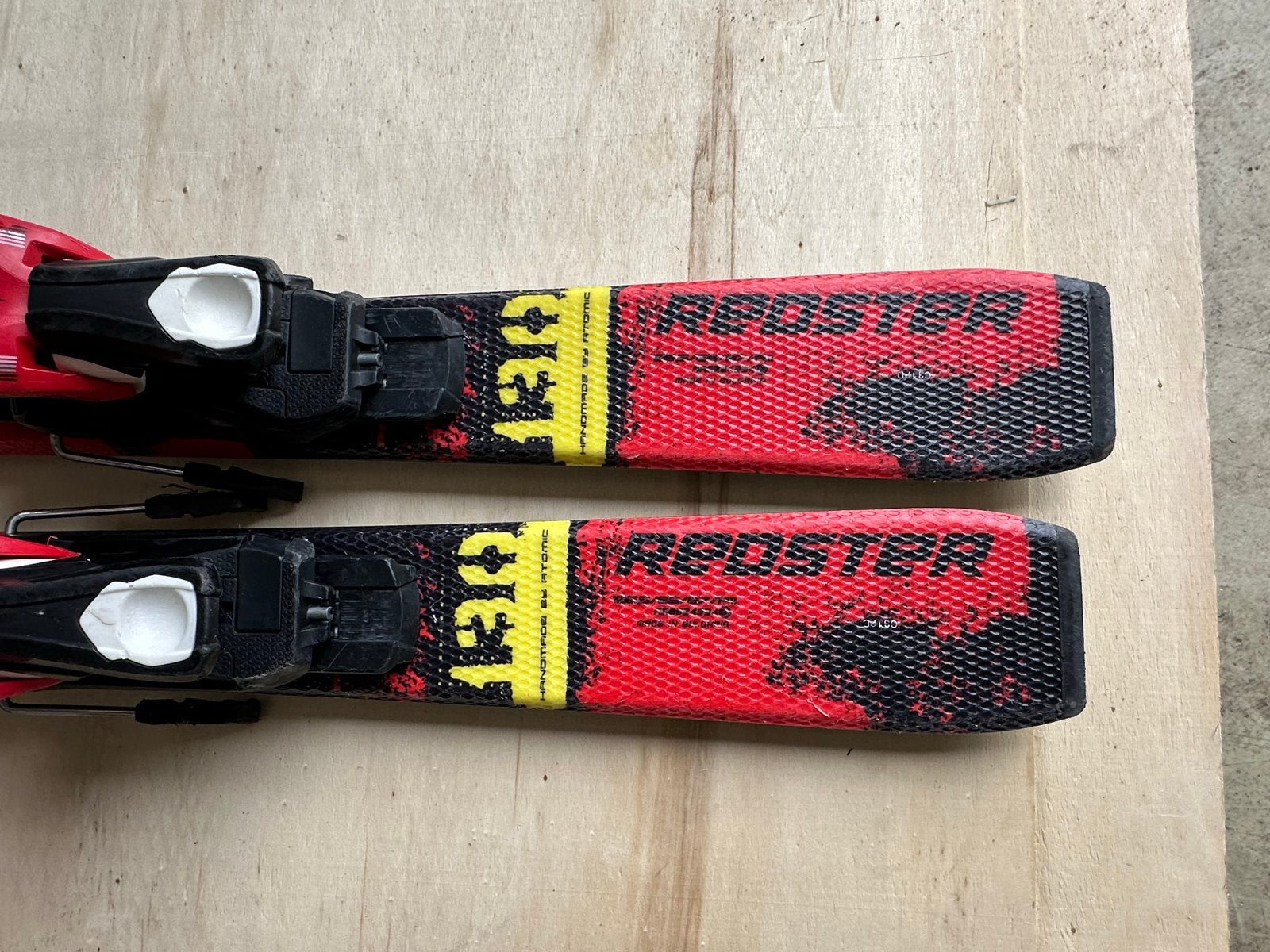 Atomic Redster Ski's 130cm met bindingen, Sport en Fitness, Gebruikt, 100 tot 140 cm, Ophalen of Verzenden, Carve