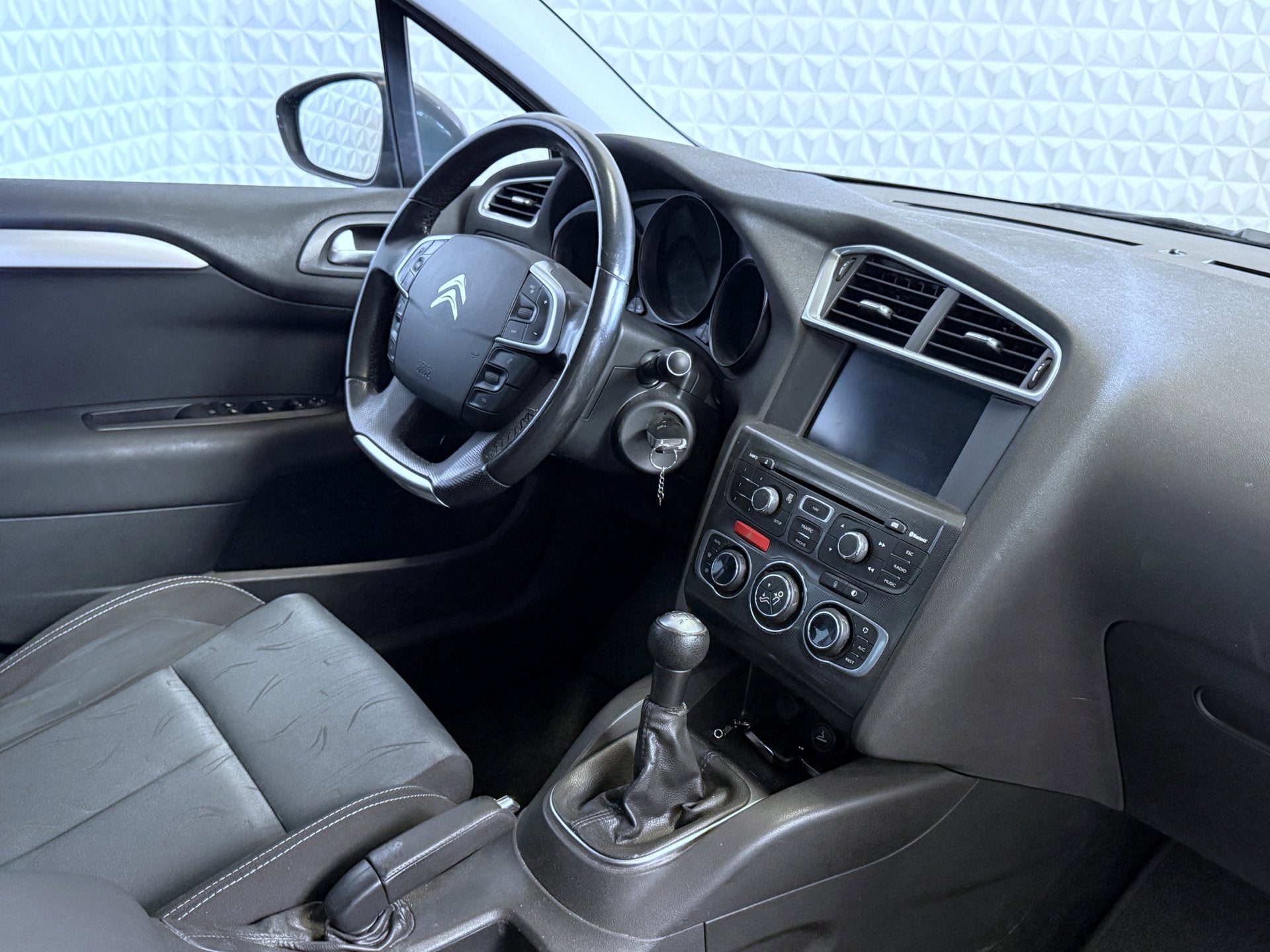 Citroen C4 1.4 VTi Airco Cruise Navigatie TREKHAAK (2012), Auto's, Euro 5, Gebruikt, 635 kg, Origineel Nederlands