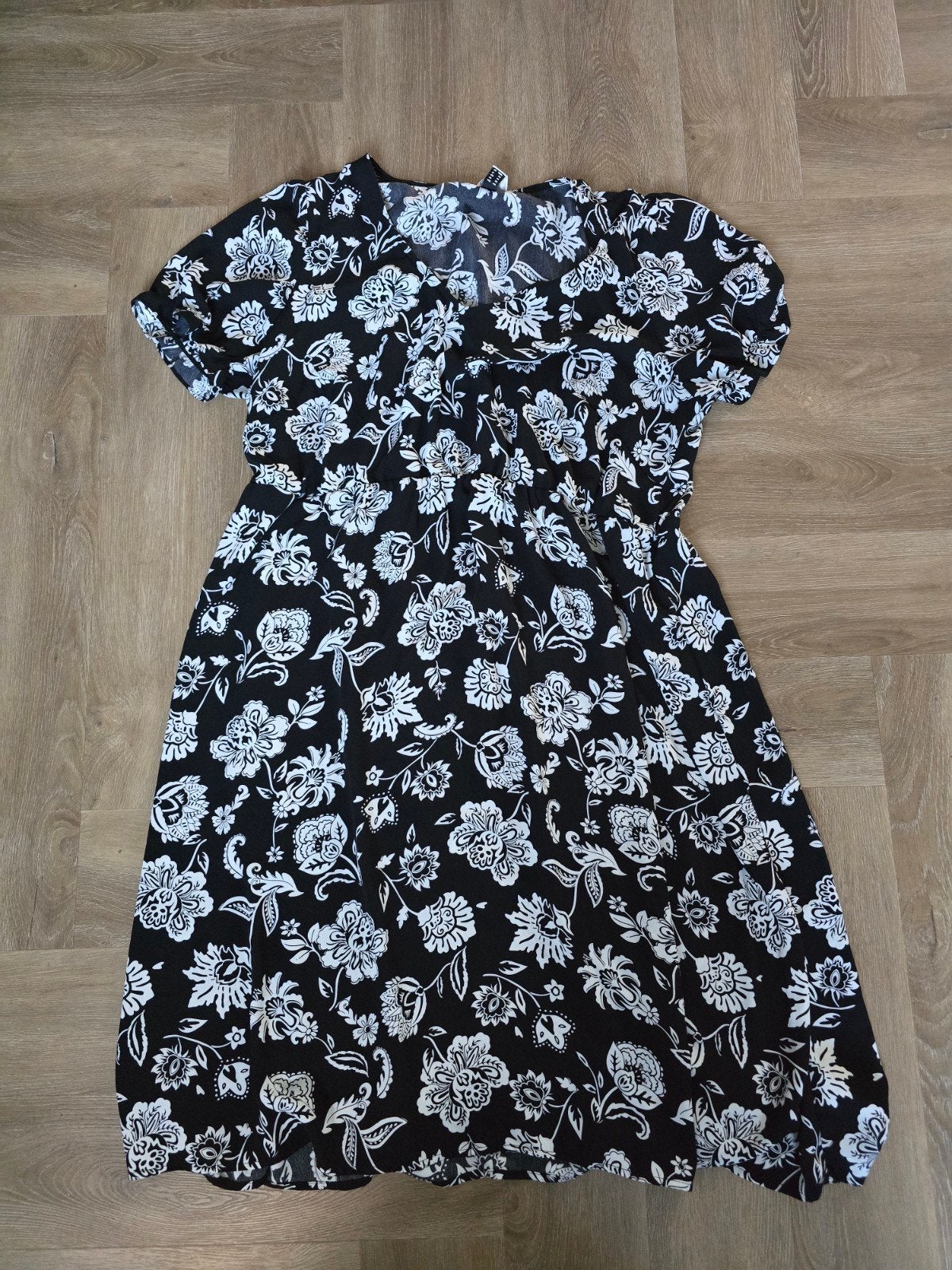 Zwart/witte zomerjurk met bloemen Bonprix maat 54, Ophalen, Zo goed als nieuw, Zwart, Jurk