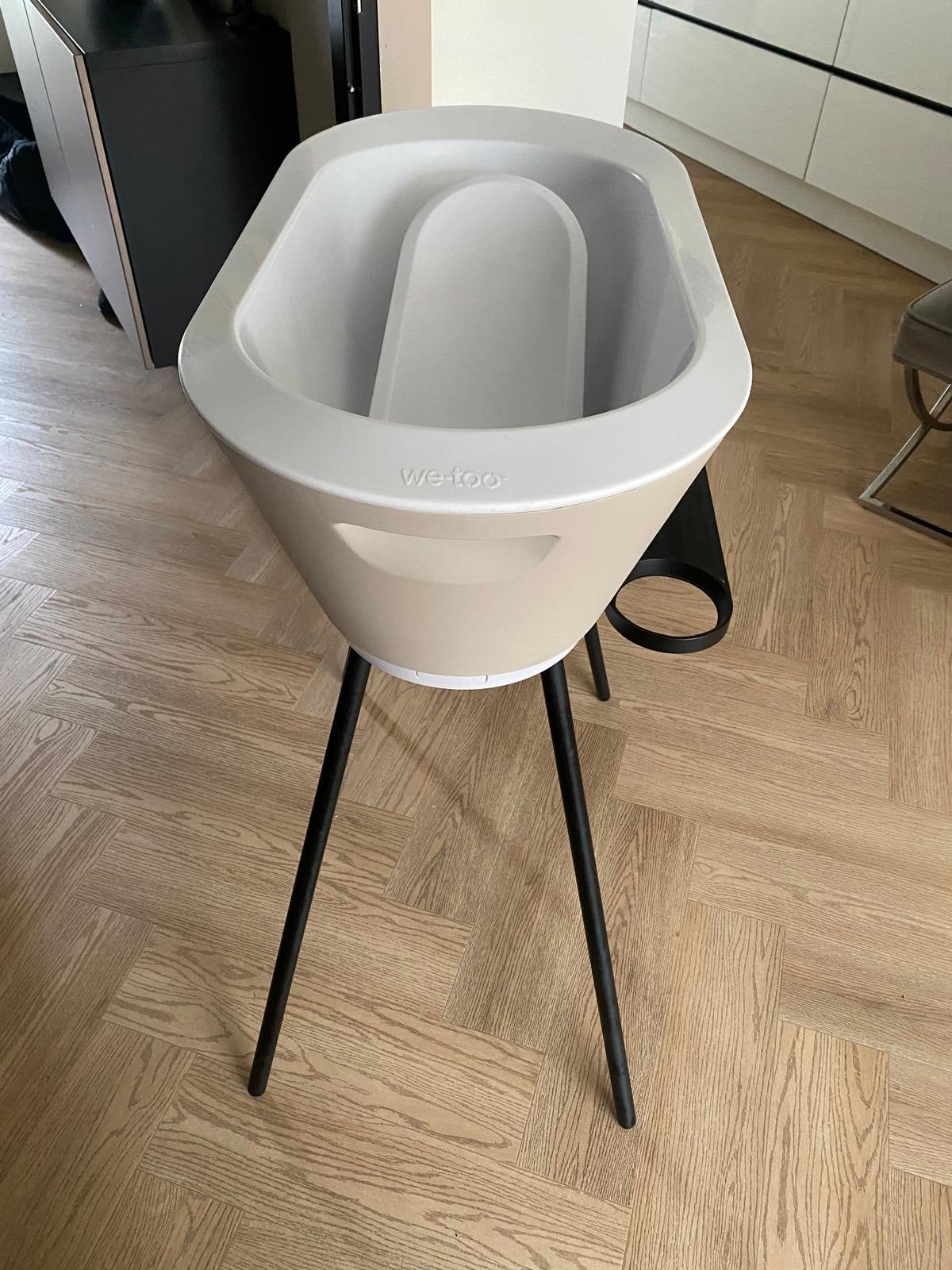 We-Too babybadje beige met zwarte poten en baby ondersteunin, Overige merken, Ophalen of Verzenden, Zo goed als nieuw, Badje
