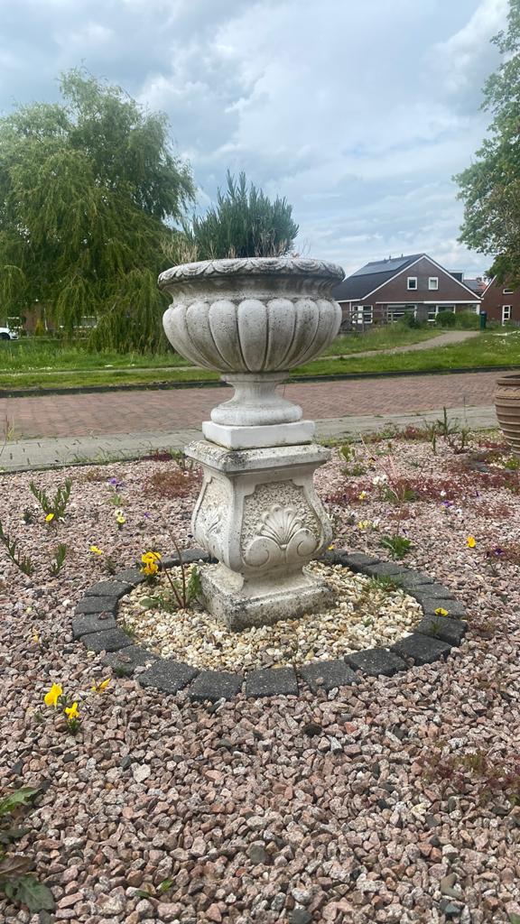 Mooie pot met zuil, Rond, Ophalen of Verzenden, Zo goed als nieuw, Minder dan 25 cm