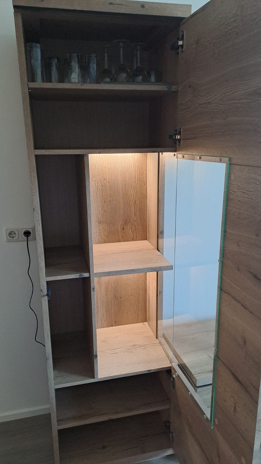 Set van 2 kasten: Grote en Kleine Kast met Verlichting, Huis en Inrichting, Ophalen, Met deur(en), 100 tot 150 cm, Zo goed als nieuw