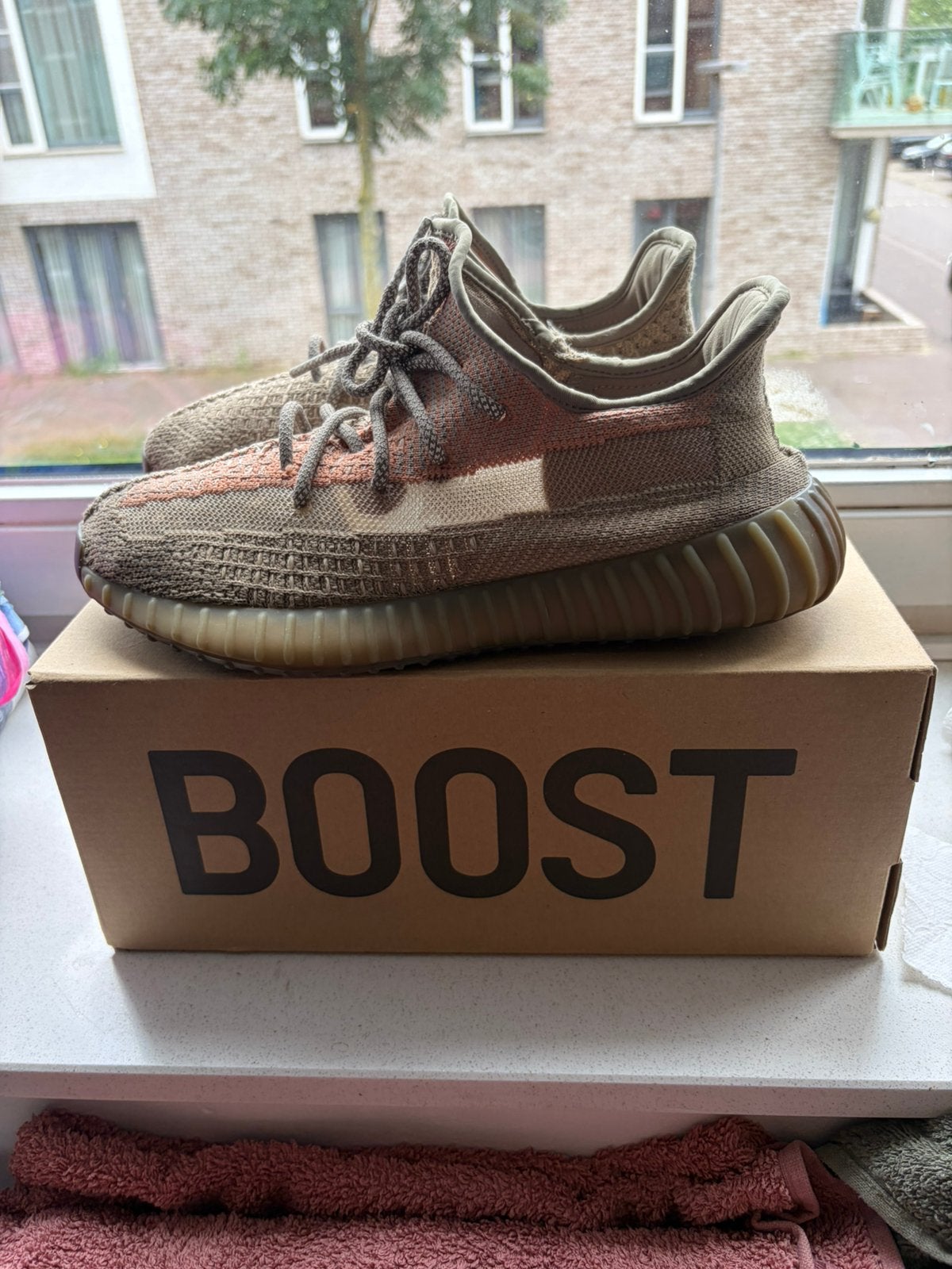 Adidas Yeezy Boost 350 V2, Ophalen of Verzenden, Zo goed als nieuw, Overige kleuren