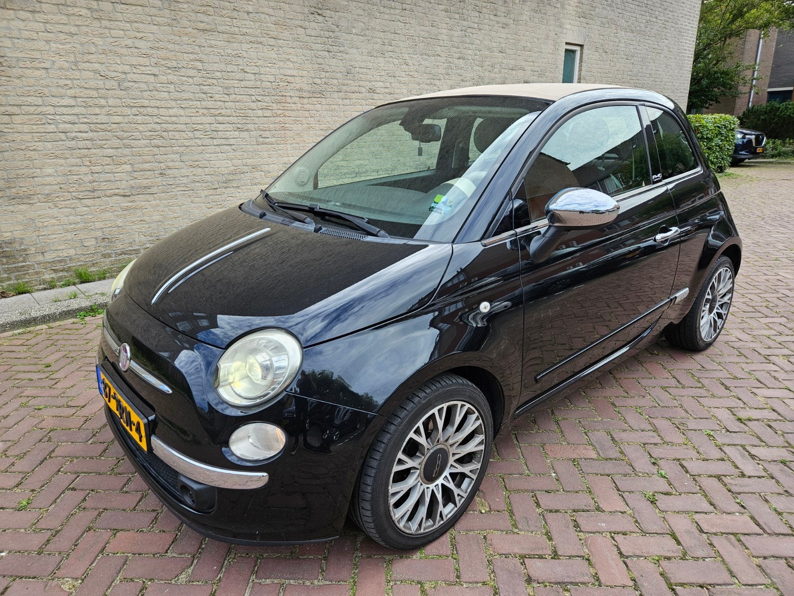 Fiat 500c AUTOMAAT- CABRIO, Parkeersensor, 31 €/maand, Zwart, Bruin