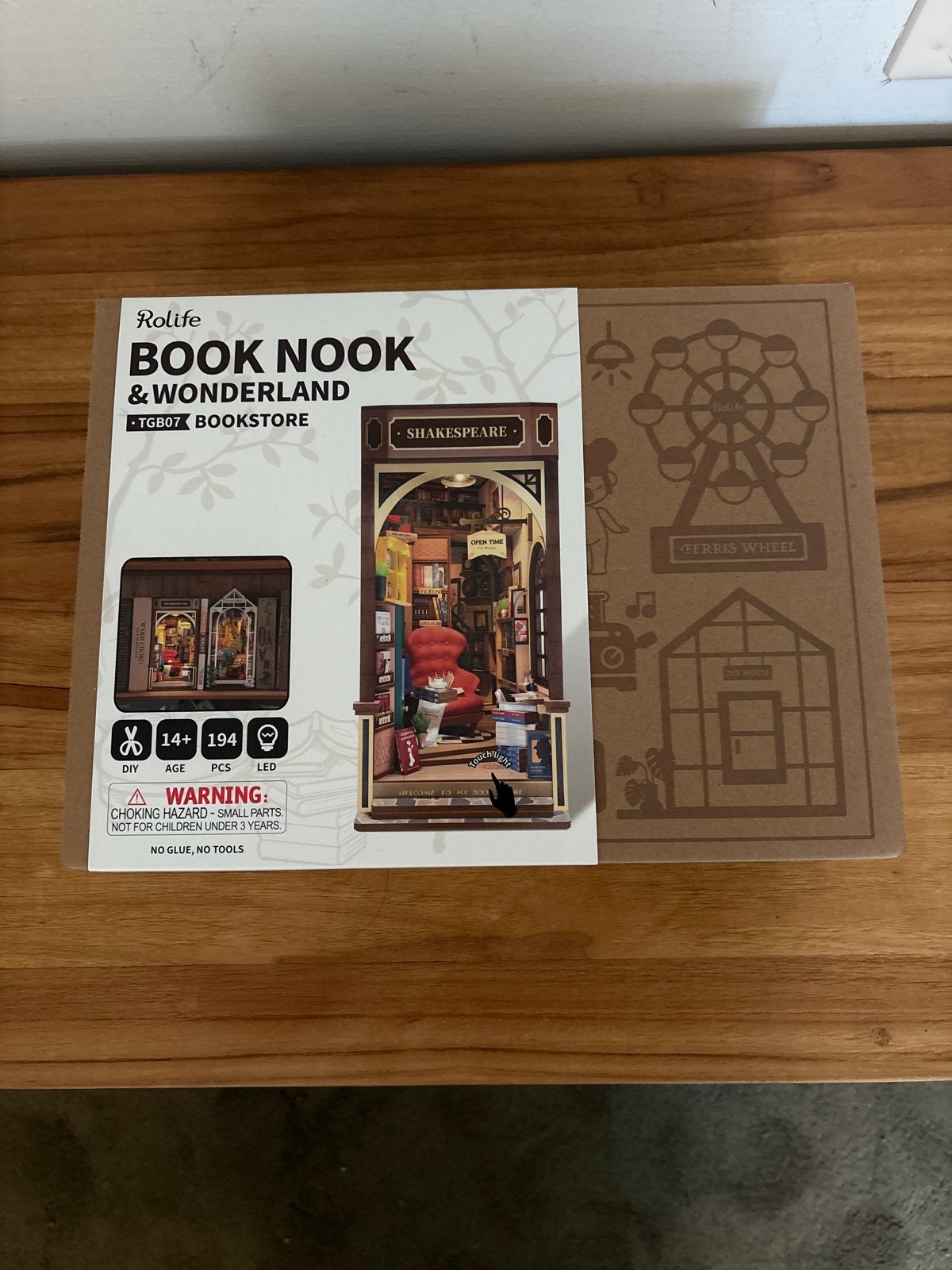 Rolife Book Nook & Wonderland Bookstore - Nieuw in doos, Hobby en Vrije tijd, Gebouwen, Nieuw, Overige merken, Knutselset