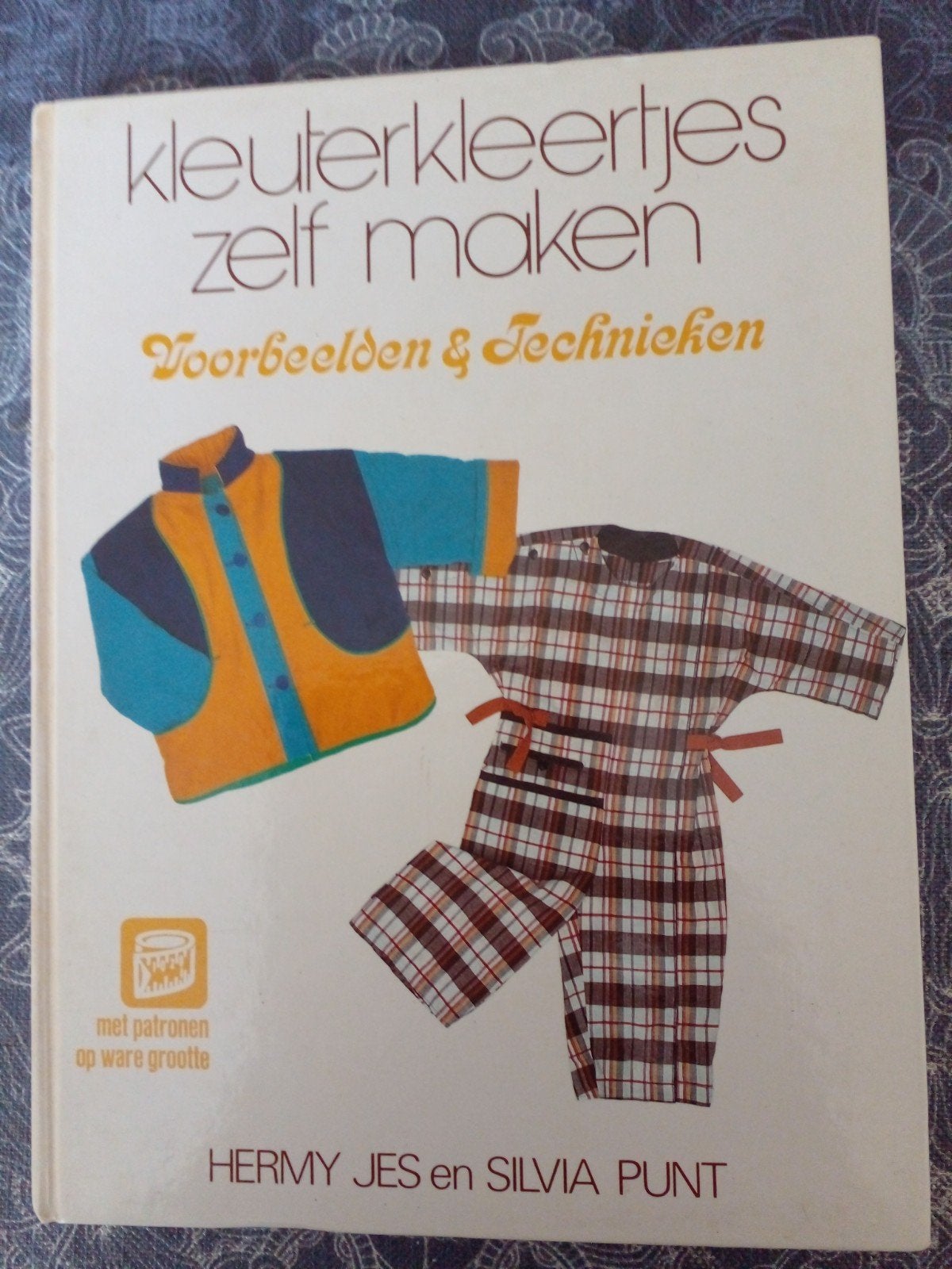 Kleuterkleertjes Zelf Maken - Voorbeelden & Technieken, Verzenden, Zo goed als nieuw