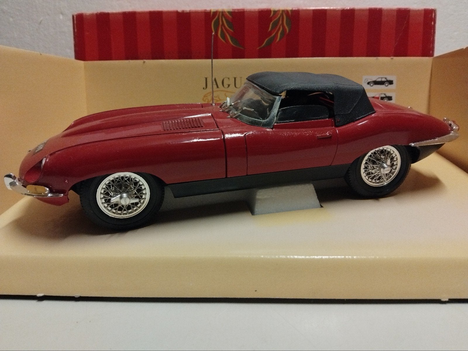 Jaguar XKE  E type MK2 soft top rood Polistil 1:16 KRD, Ophalen of Verzenden, Zo goed als nieuw, Auto, Overige merken