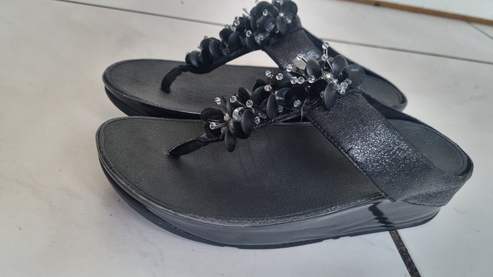 Fitflop slippers maat 37, Slippers, Verzenden, Zwart, Zo goed als nieuw