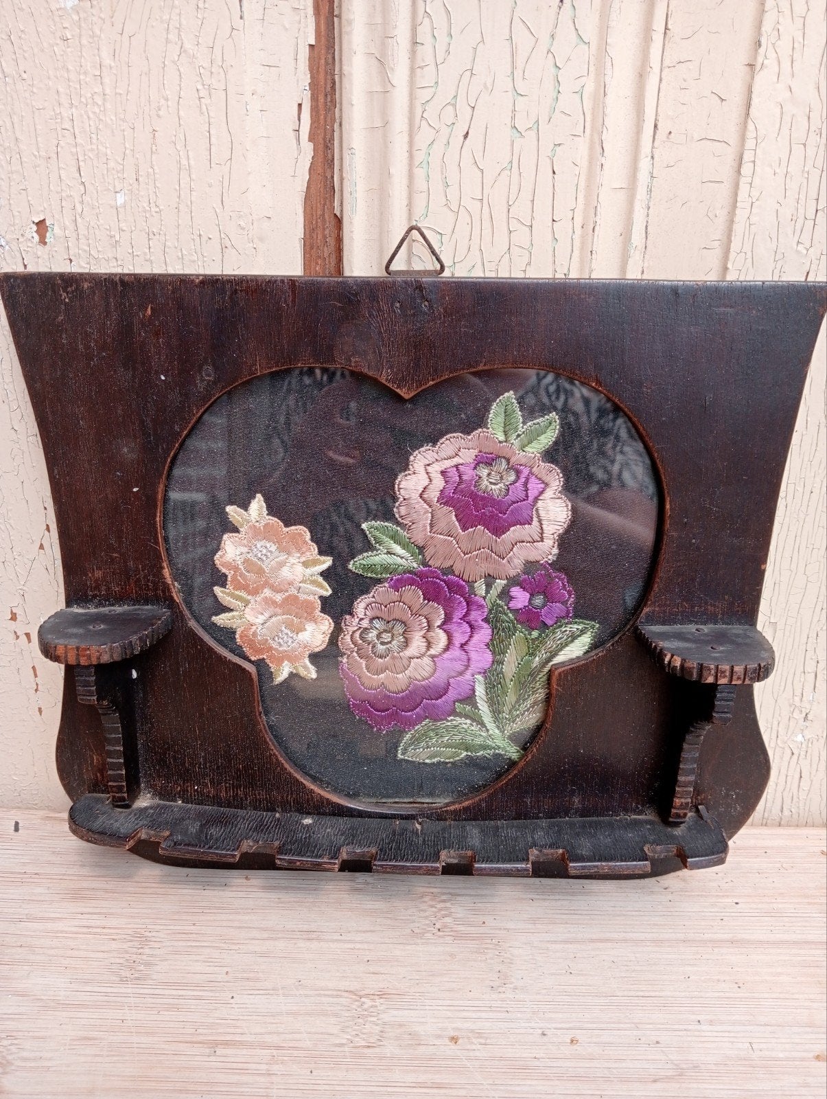Vintage houten pijpenrekje met geborduurde bloemen, Ophalen of Verzenden