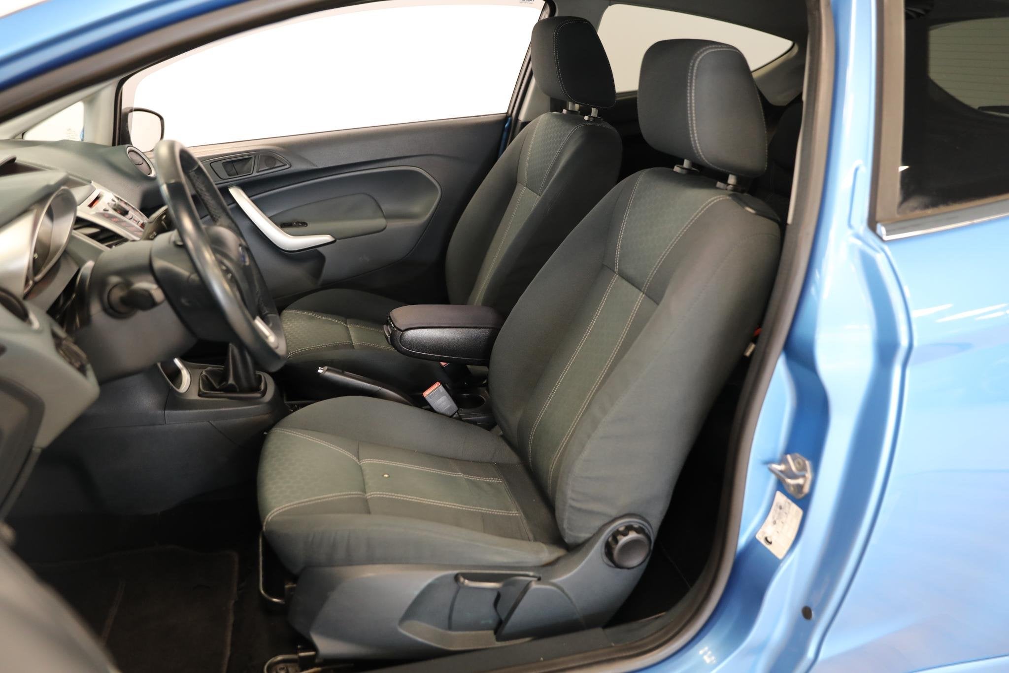 Ford Fiesta 1.6 Ghia | Airco | PDC | Handel / Export, Auto's, Ford, 1596 cc, Stof, 31 €/maand, 4 cilinders