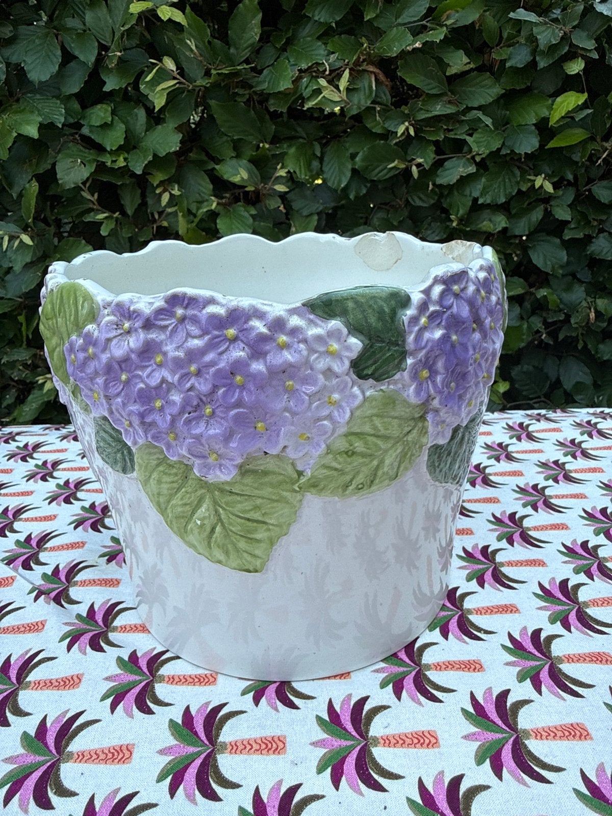 Bloempot met hortensia reliëf - H 16cm D 20cm, Tuin en Terras, Bloempotten, Gebruikt, Rond, Binnen, Ophalen of Verzenden