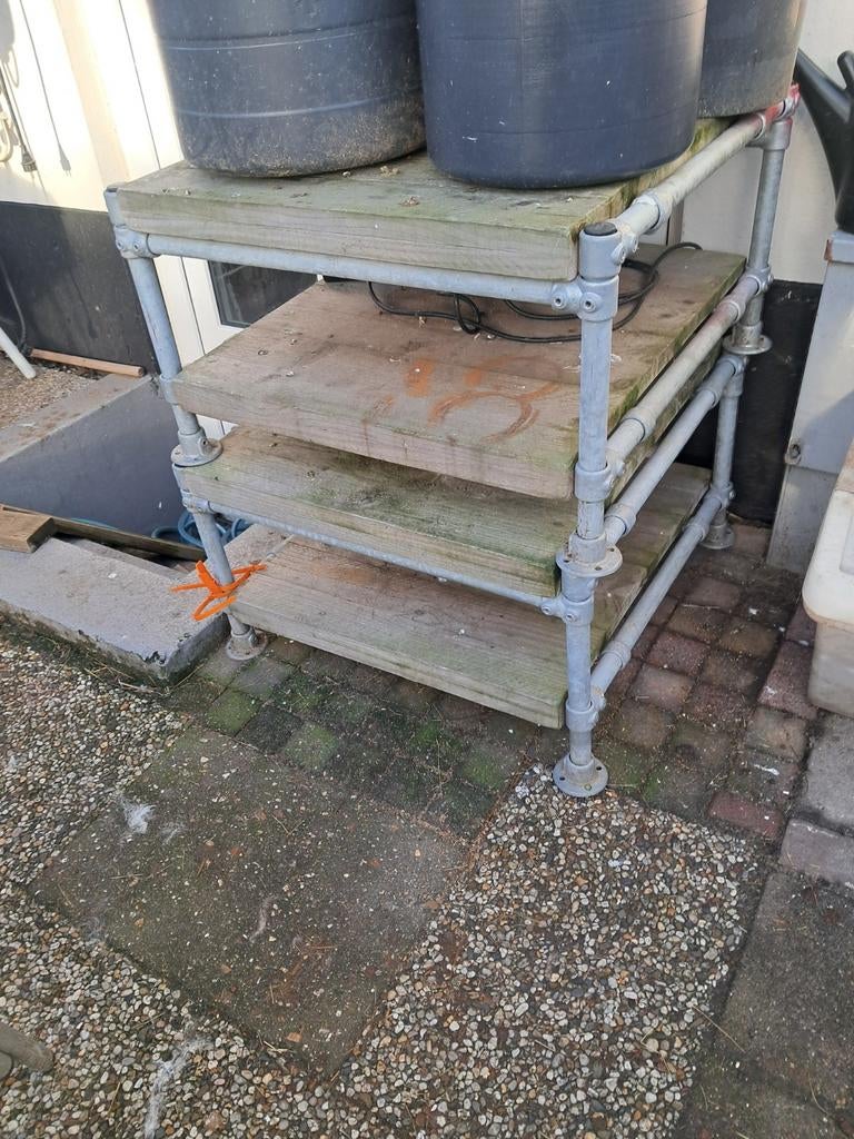 Stevige tuintafels stijgerhout 2 stuks, Tuin en Terras, Ophalen, Gebruikt, Overige materialen, Kweekkas