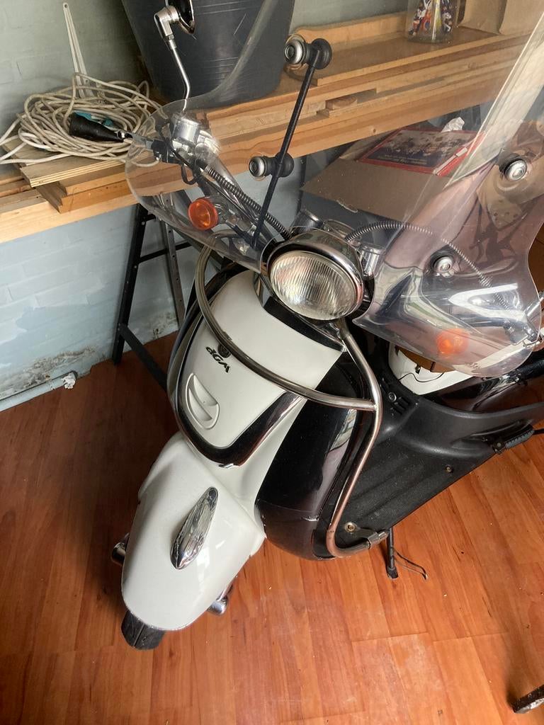 Scooter, Fietsen en Brommers, Snorfietsen en Snorscooters, Ophalen, Zo goed als nieuw, Benzine, Overige merken