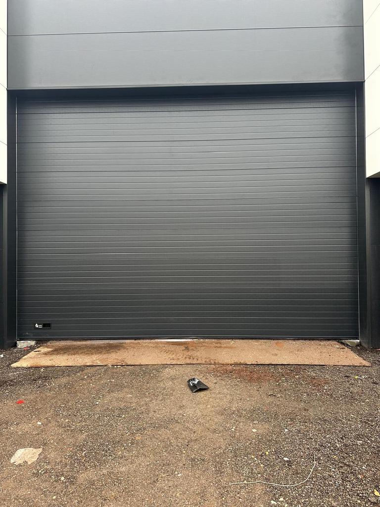 Alle maten nieuwe garagedeuren, roldeuren, bedrijfsdeuren NL, Doe-het-zelf en Verbouw, Ophalen of Verzenden, 120 cm of meer, 215 cm of meer