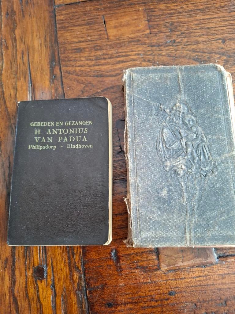 Twee oude religieuze boekjes, Ophalen