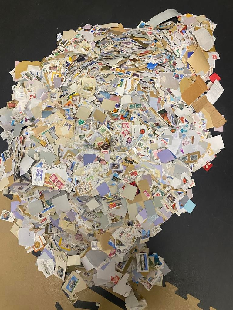 Postzegels 5,5KG om uit te zoeken, Postzegels en Munten, Postzegels | Volle albums en Verzamelingen, Ophalen of Verzenden, Buitenland