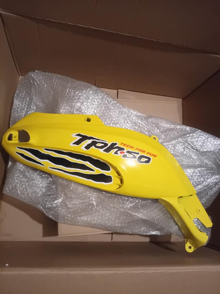 Tph Typhoon 50 Achterkap Geel - Heel!, Fietsen en Brommers, Brommeronderdelen | Scooters, Ophalen of Verzenden