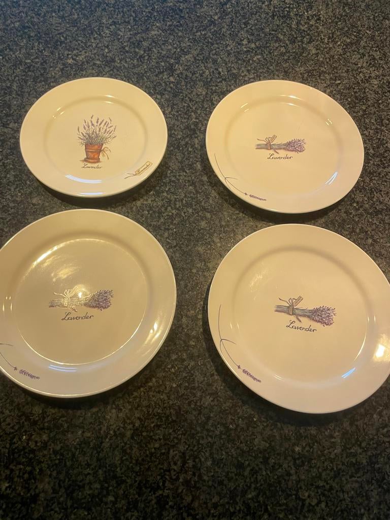 4 Lavender bordjes jet steege, Gebruikt, Ophalen of Verzenden, Bord(en), Overige stijlen