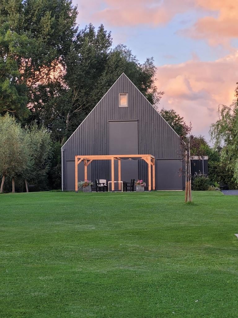 Douglas Pergola OP MAAT
