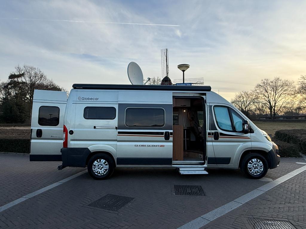 Possl Globecar-5.99m-1e Eig!-150 Pk!-Softclose deur-Schotel!, Caravans en Kamperen, Campers, Bedrijf, tot en met 3, Buscamper of Camperbus
