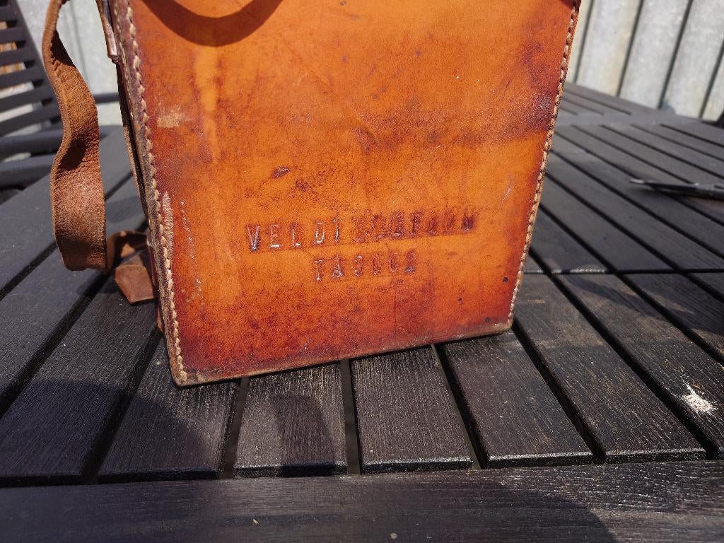 KL Veldtelefoons in leren etui, Ophalen of Verzenden, Landmacht, Nederland, Embleem of Badge